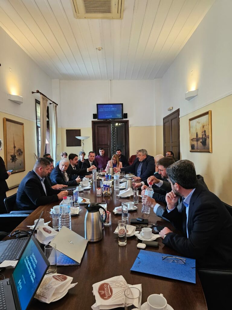 Συνάντηση της Διοίκησης του ΑΔΜΗΕ με την τοπική αυτοδιοίκηση της Κρήτης για την ηλεκτρική διασύνδεση με την Αττική