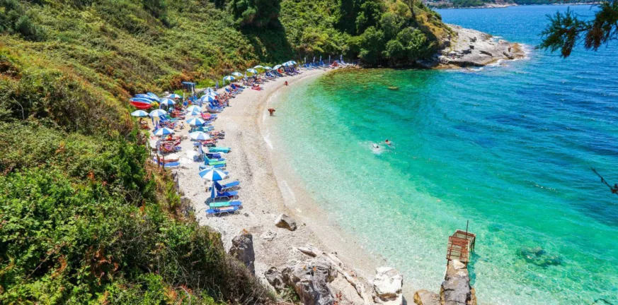 5 Ελληνικές παραλίες στις top 10 με τα πιο γαλάζια νερά στον κόσμο