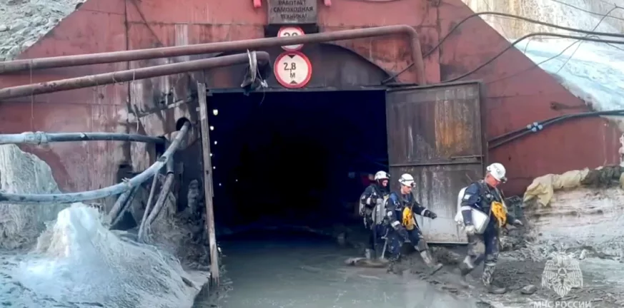 Ρωσία: Σταμάτησε η επιχείρηση διάσωσης για τους 13 εγκλωβισμένους σε χρυσωρυχείο