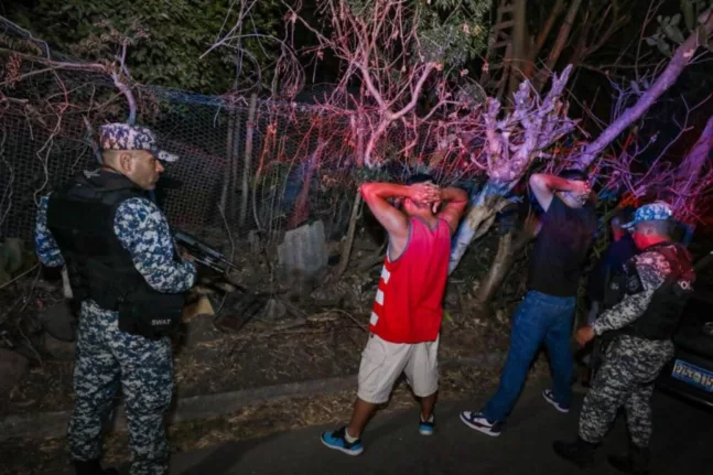 Ελ Σαλβαδόρ: 6.000 στρατιωτικοί και αστυνομικοί «καθαρίζουν» περιοχές από συμμορίες
