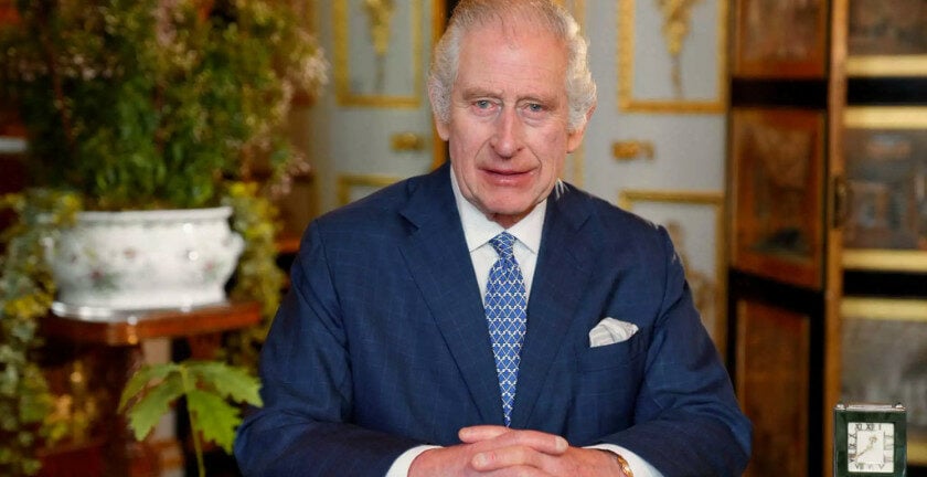 Βασιλιάς Κάρολος: Καταβεβλημένος με ταλαιπωρημένο βλέμμα στο διάγγελμά του