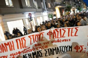 Θεσσαλονίκη: Εντάσεις στην Αριστοτέλους για την ταινία «Αδέσποτα Κορμιά» - Αστυνομικοί απώθησαν διαδηλωτές ΒΙΝΤΕΟ