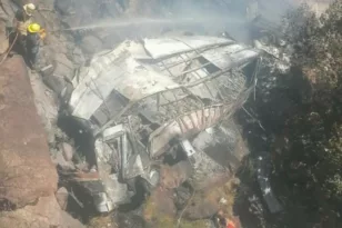 Νότια Αφρική: Λεωφορείο έπεσε από γέφυρα – Τουλάχιστον 45 νεκροί