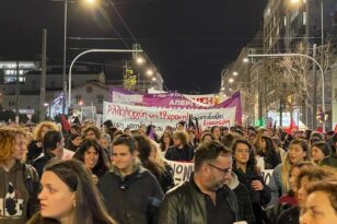 Βιασμός 12χρονης στον Κολωνό: Σε εξέλιξη νέα συγκέντρωση στα Προπύλαια κατά της πρόταση αθώωσης του Μίχου