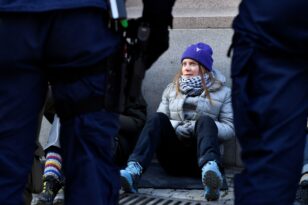 Σουηδία: Η Τούνμπεργκ απέκλεισε και σήμερα την είσοδο του κοινοβουλίου - ΒΙΝΤΕΟ