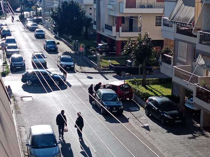 Αγρίνιο: Ένα ακόμη σφοδρό τροχαίο στο κέντρο της πόλης - ΦΩΤΟ