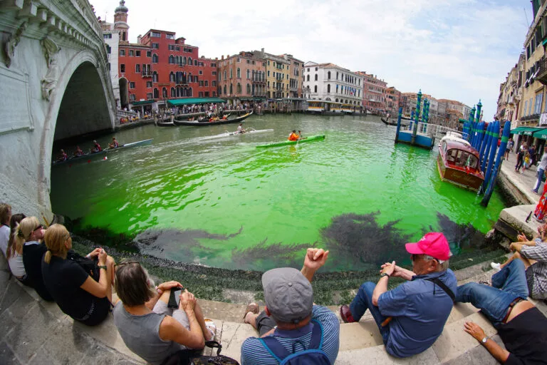 Green and red painted Venice’s Grand Canal with activist energy
 – 2024-04-24 01:15:34