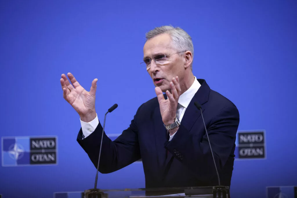 Stoltenberg and Sunac Prepare for Diplomatic Dialogue with Tusk in Poland