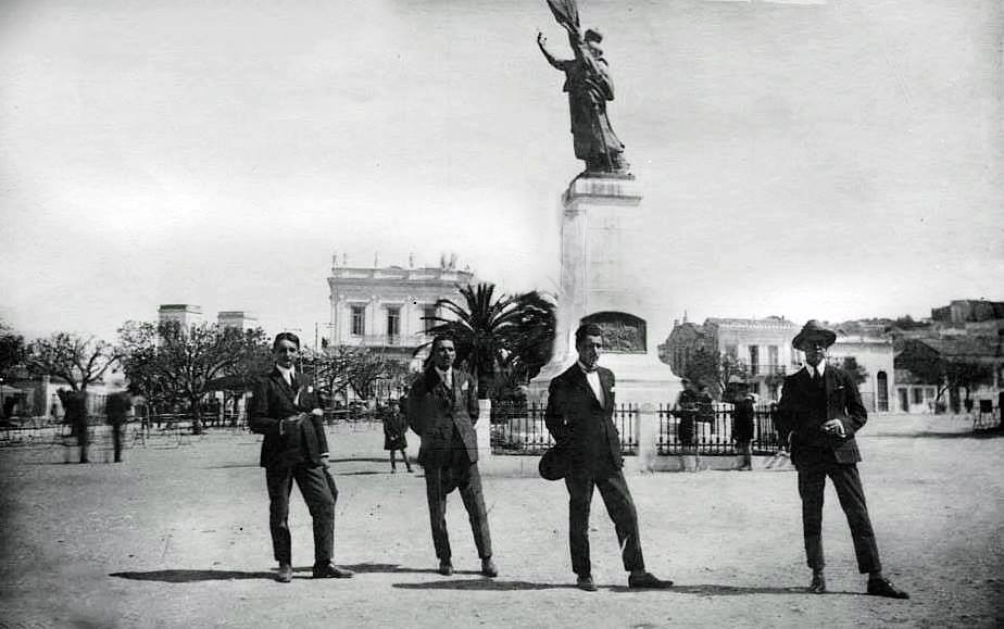 πλατεία, Υψηλών Αλωνίων