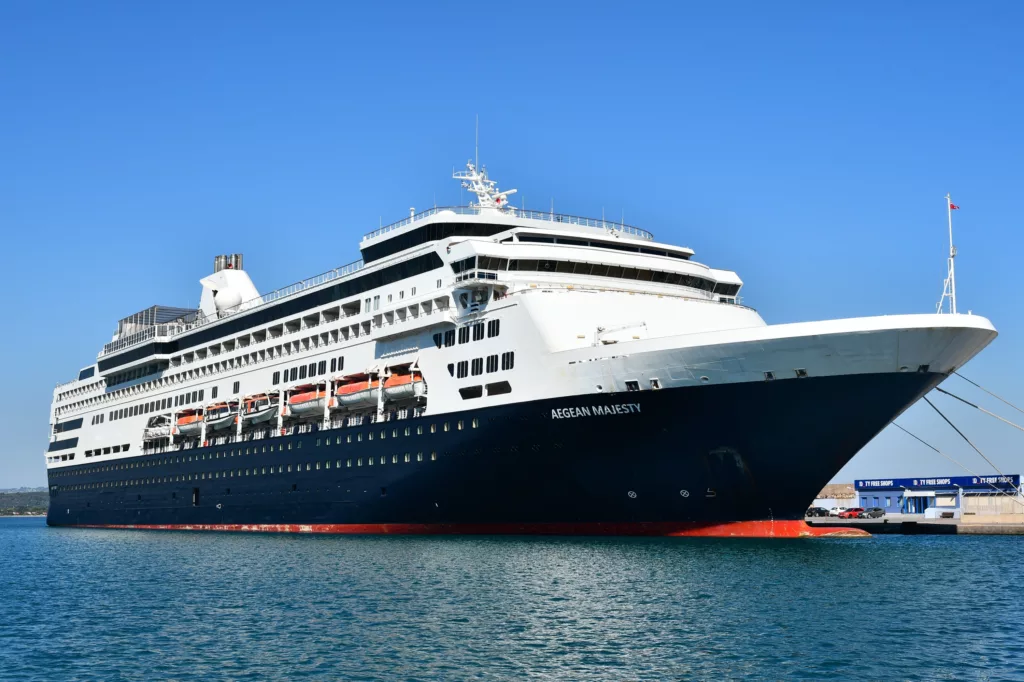 Aegean Majesty: A 220-meter cruise ship “tied up” for 3 years in the Aegean port – VIDEO
 – 2024-04-03 12:03:34