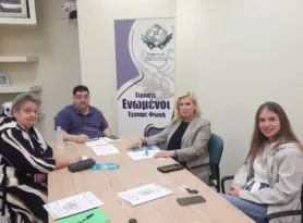 Στα γραφεία της Περιφερειακής Ομοσπονδίας Ατόμων με Αναπηρία Δυτικής Ελλάδας και Νοτίων Ιονίων Νήσων, η αντιπεριφερειάρχης Γεωργία Ντάτσικα