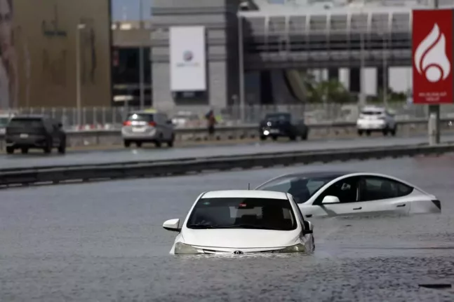 Άνευ προηγουμένου η καταιγίδα που έπληξε το Ντουμπάι! - Τι αναφέρει Ελληνίδα κάτοικος, «ήταν πρωτόγνωρο» ΒΙΝΤΕΟ