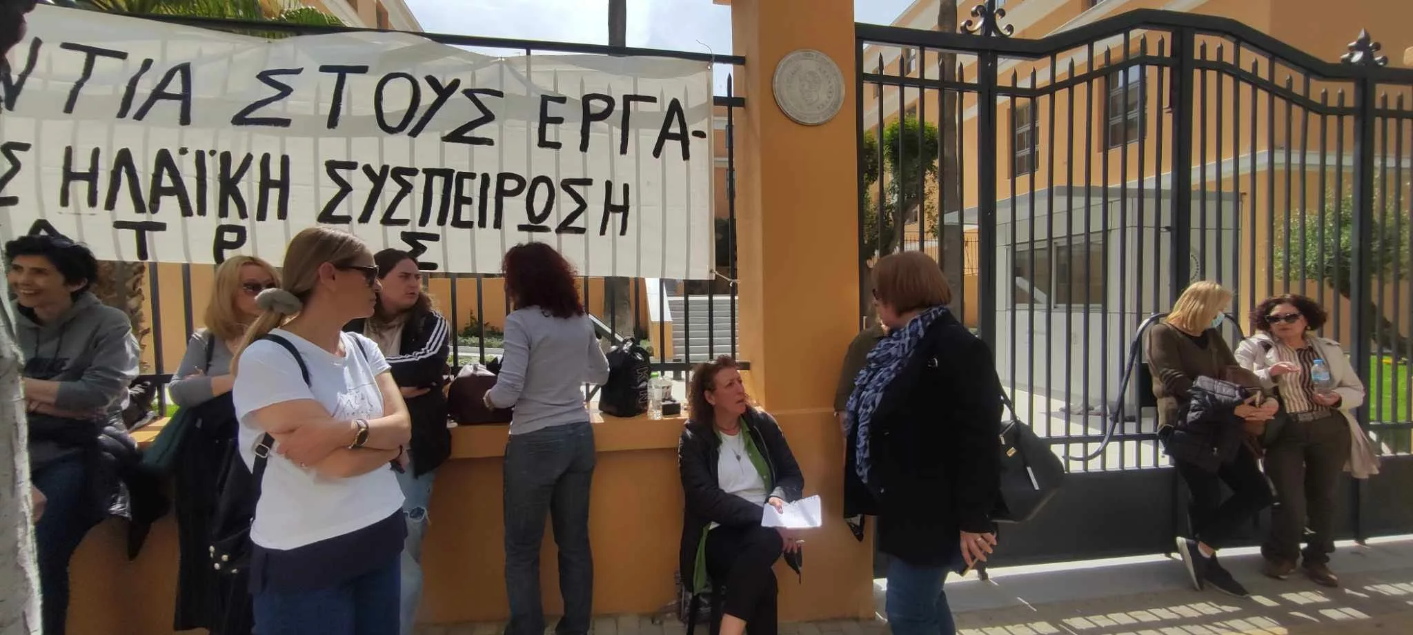Πάτρα - Κατάληψη Δημαρχείου: Επικοινωνιακό ντεμαράζ από το Δήμο για αλλαγή ατζέντας