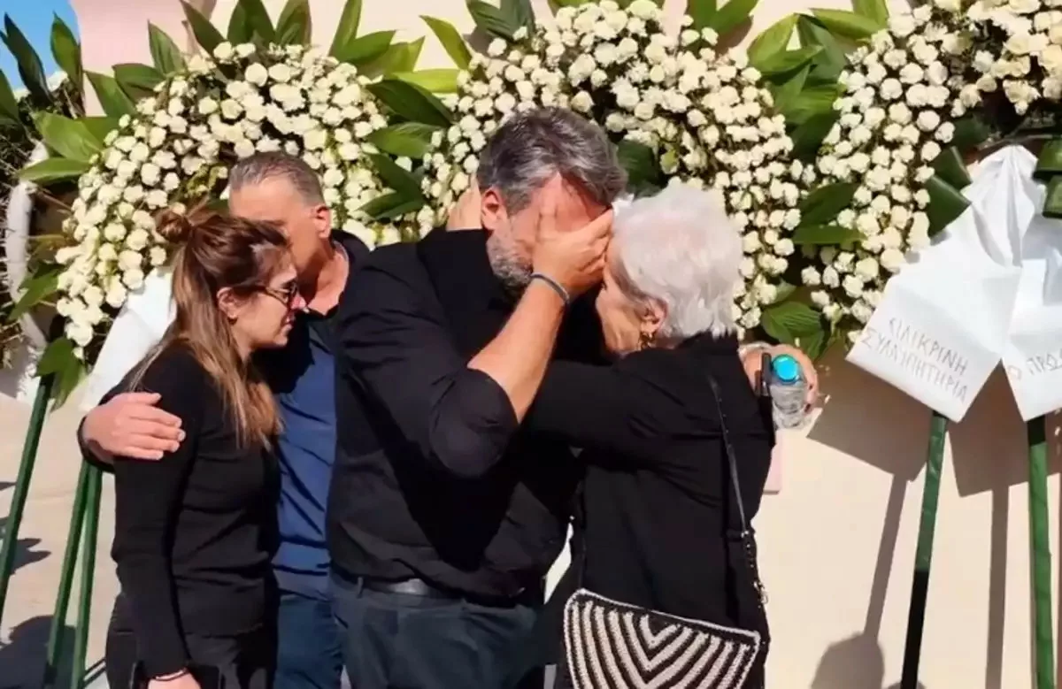 Yannis Kallianos: Devastated at his father’s funeral PHOTO
 – 2024-05-01 05:32:49