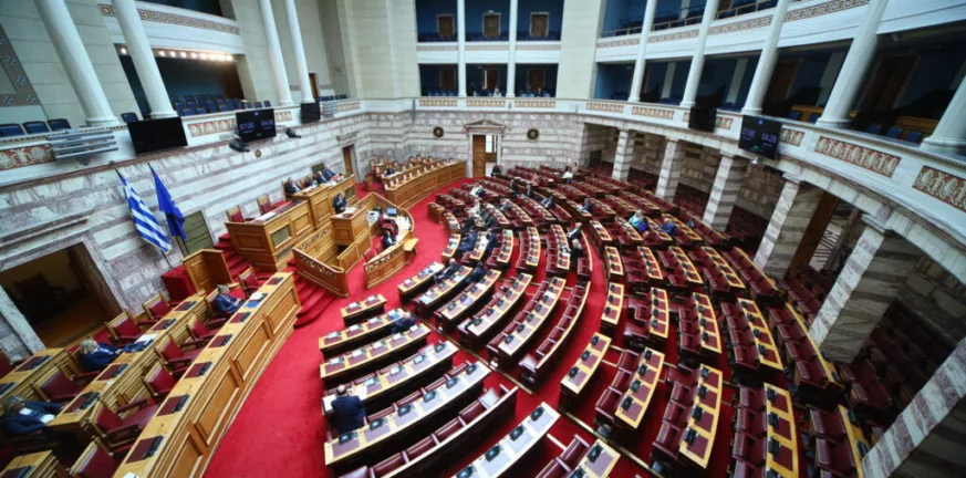 Βουλή: Υψηλοί τόνοι στην πρώτη συζήτηση για το νέο δικαστικό χάρτη
