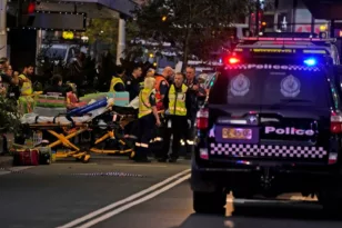 Σίδνεϊ: Δεν συνδέεται με τρομοκρατία η επίθεση - Ο «ήρωας» πολίτης που αντιμετώπισε τον δράστη