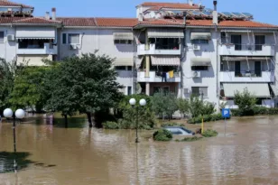 Λάρισα: Πλημμυροπαθείς έκαψαν τα εκκαθαριστικά του ΕΝΦΙΑ
