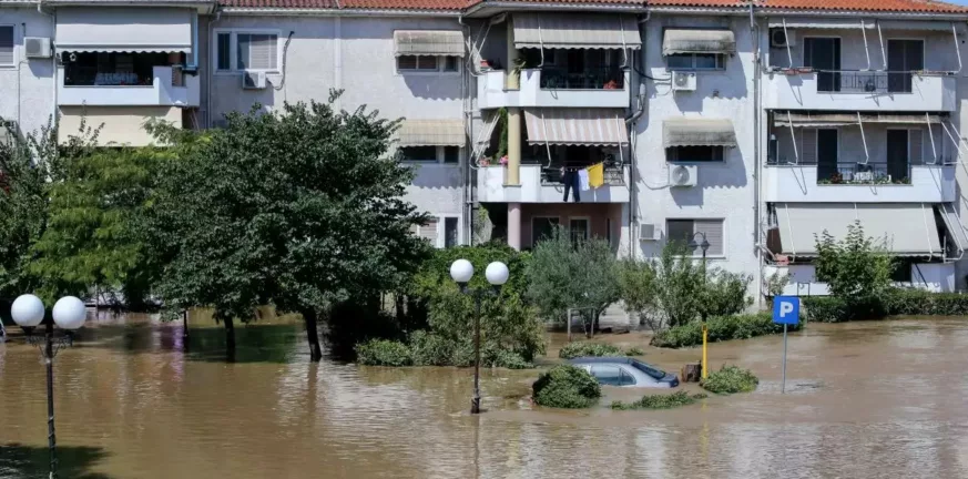 Λάρισα: Πλημμυροπαθείς έκαψαν τα εκκαθαριστικά του ΕΝΦΙΑ