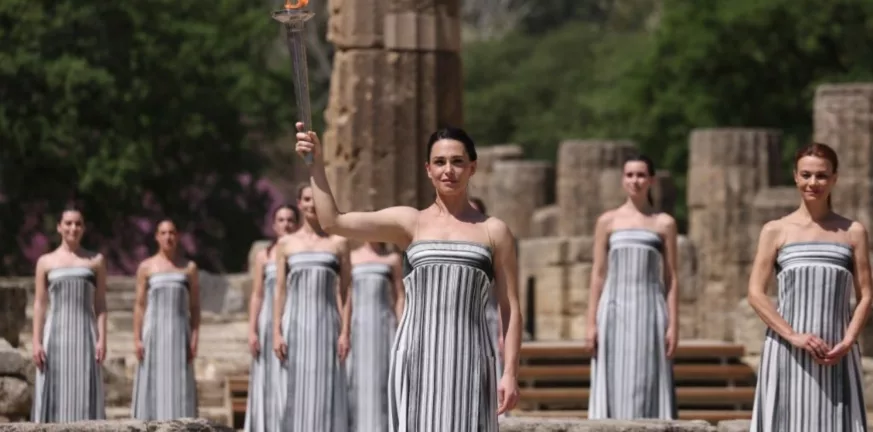 Αρχαία Ολυμπία: Η Ολυμπιακή Φλόγα ξεκίνησε το μαγικό της ταξίδι για το Παρίσι - ΦΩΤΟ
