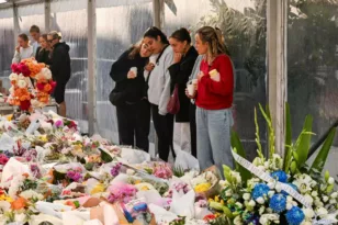 Σίδνεϊ: Φόρος τιμής στους νεκρούς από την επίθεση με μαχαίρι στο εμπορικό κέντρο – ΦΩΤΟ
