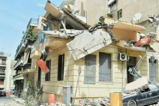 Πασαλιμάνι: Βίντεο ντοκουμέντο από την επιχείρηση απεγκλωβισμού του αστυνομικού μετά την κατάρρευση του κτιρίου