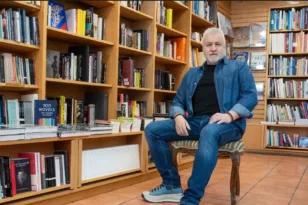 Πάτρα: Ο Σπύρος Πετρουλάκης συναντά τους αναγνώστες με αφορμή το νέο του μυθιστόρημα «Αυγή»