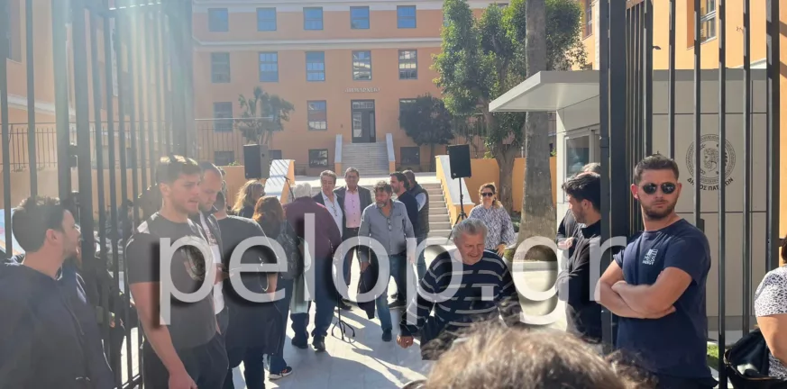 Πάτρα: Η ομιλία Πελετίδη στη συγκέντρωση έξω από το Δημαρχείο ΦΩΤΟ - ΒΙΝΤΕΟ