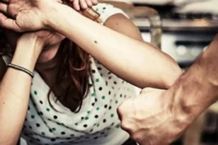 Ενδοοικογενειακή βία: Αναλυτικές οδηγίες από την ΕΛΑΣ για το πώς μπορούν οι πολίτες να κάνουν καταγγελίες