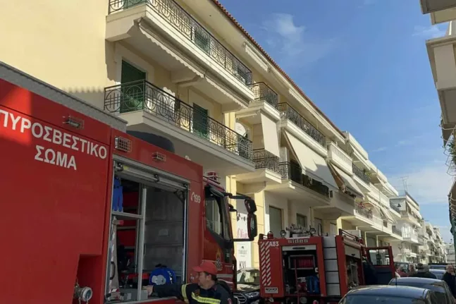 Ριζούπολη - ΝΕΟΤΕΡΑ: Υπό έλεγχο η φωτιά σε διαμέρισμα στην Ριζούπολη – Απεγκλωβίστηκαν 6 άνθρωποι ΦΩΤΟ