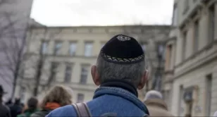 Η Γαλλία ενισχύει τα μέτρα ασφαλείας σε χώρους λατρείας και σχολεία της εβραϊκής κοινότητας