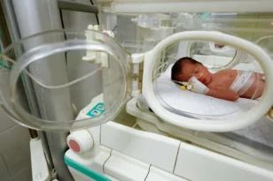 Γάζα: Μωρό γεννήθηκε με καισαρική μετά τον θάνατο της μητέρας του ΒΙΝΤΕΟ