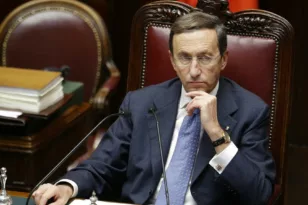 Ιταλία: Καταδικάστηκε σε 32 μήνες φυλάκιση για ξέπλυμα χρήματος ο πρώην υπουργός Εξωτερικών