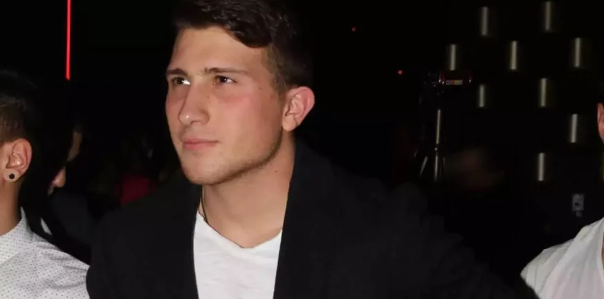 Γιάννης Ξανθόπουλος: Οργισμένος ο πατέρας του 19χρονου που σκοτώθηκε στο τροχαίο – «Δεν επικοινώνησε ποτέ ο τραγουδιστής»