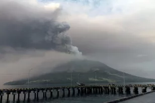 Ινδονησία: Νέα έκρηξη του ηφαιστείου Ρουάνγκ ΒΙΝΤΕΟ