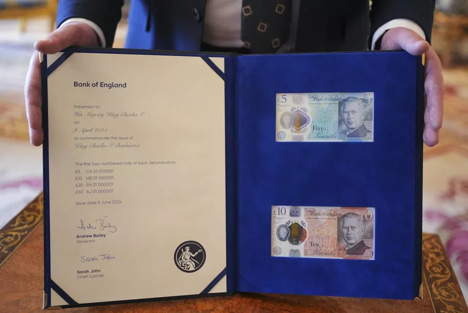 Αγγλία: Τα νέα χαρτονομίσματα με το πορτρέτο του βασιλιά Καρόλου - ΦΩΤΟ - ΒΙΝΤΕΟ