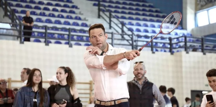 Στέφανος Κασσελάκης: Έπαιξε μπάντμιντον και πινγκ πονγκ στο πανελλήνιο σχολικό πρωτάθλημα τένις