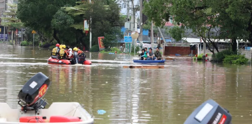 Κίνα: Κατέρρευσε γέφυρα από τις ισχυρές καταιγίδες ΒΙΝΤΕΟ