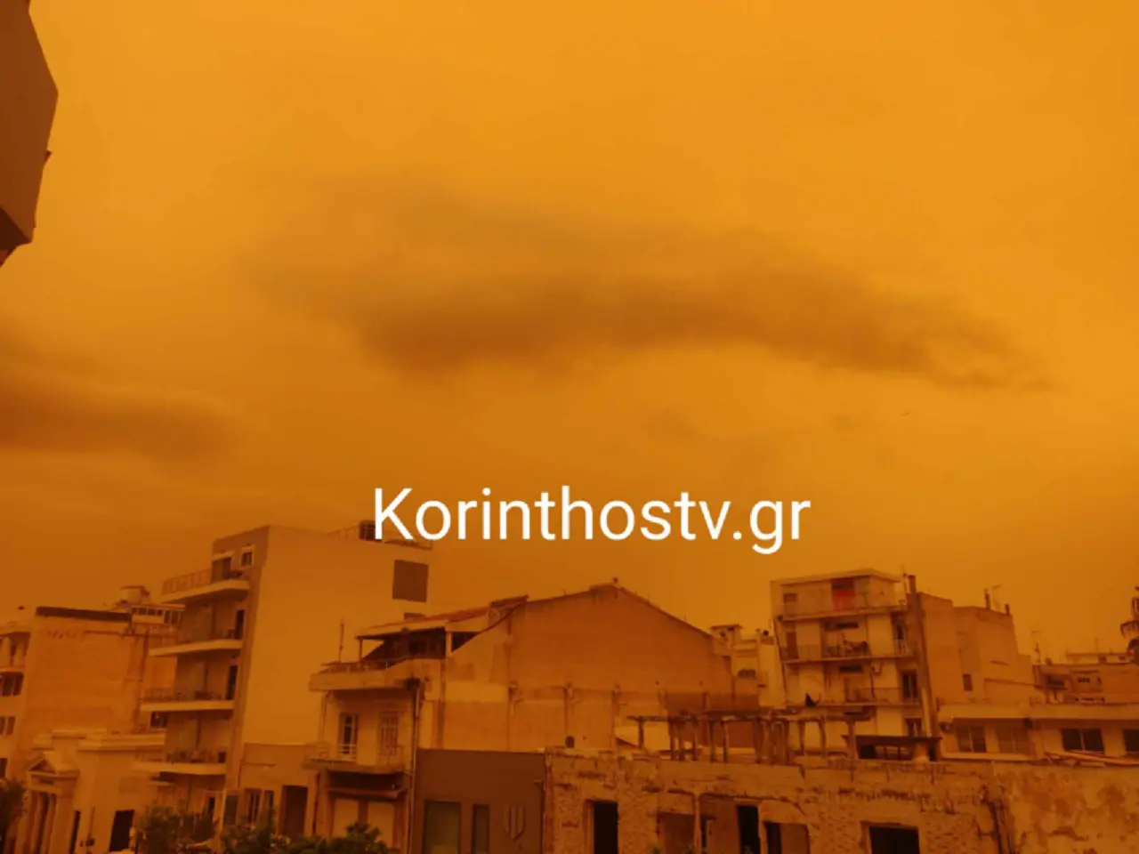 Καιρός: Η αφρικανική σκόνη «έβαψε» πορτοκαλί όλη τη χώρα, περιορισμένη η ορατότητα