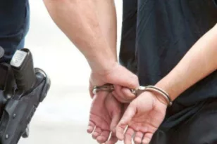 Αγρίνιο: Συνελήφθη 45χρονος, είχε πάνω από ένα κιλό κάνναβη και κροτίδες