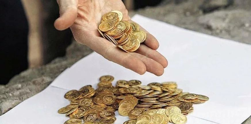 «Καλπάζει» η τιμή της χρυσής λίρας – Εσπασε το ιστορικό ρεκόρ των 600 ευρώ