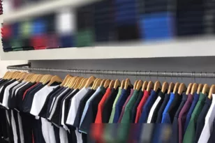 Πάτρα και Κάτω Αχαΐα: 28.000 «μαϊμού» ετικέτες ρούχων εντοπίστηκαν σε καταστήματα – Δύο συλλήψεις