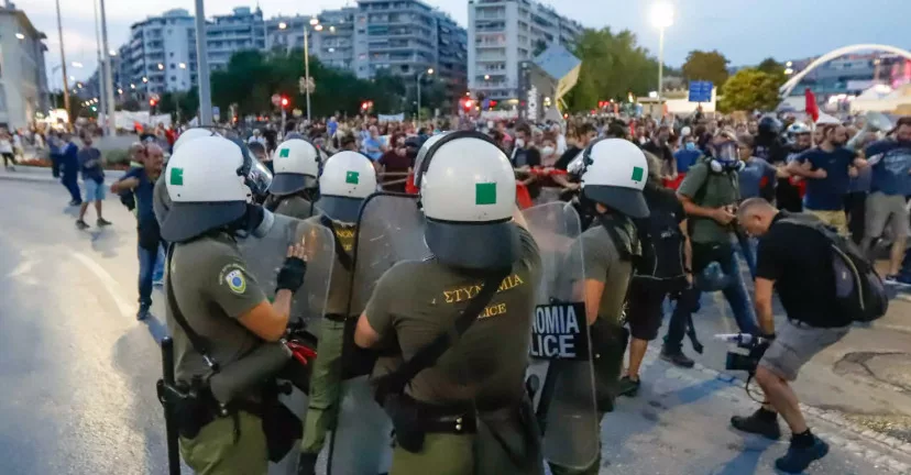 Θεσσαλονίκη: Αθώοι οι 49 κατηγορούμενοι για τα επεισόδια στην αντιφασιστική πορεία τον Σεπτέμβριο του 2020