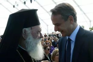 Κοινό μήνυμα Αρχιεπίσκοπου Ιερώνυμου – Μητσοτάκη κατά ακραίων φωνών – Τι γίνεται στην Ελληνική Λύση
