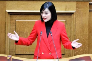 Νάντια Γιαννακοπούλου κατά Ακρίτας: «Χυδαίo να εμπλέκουμε οικογένειες σε πολιτική αντιπαράθεση»