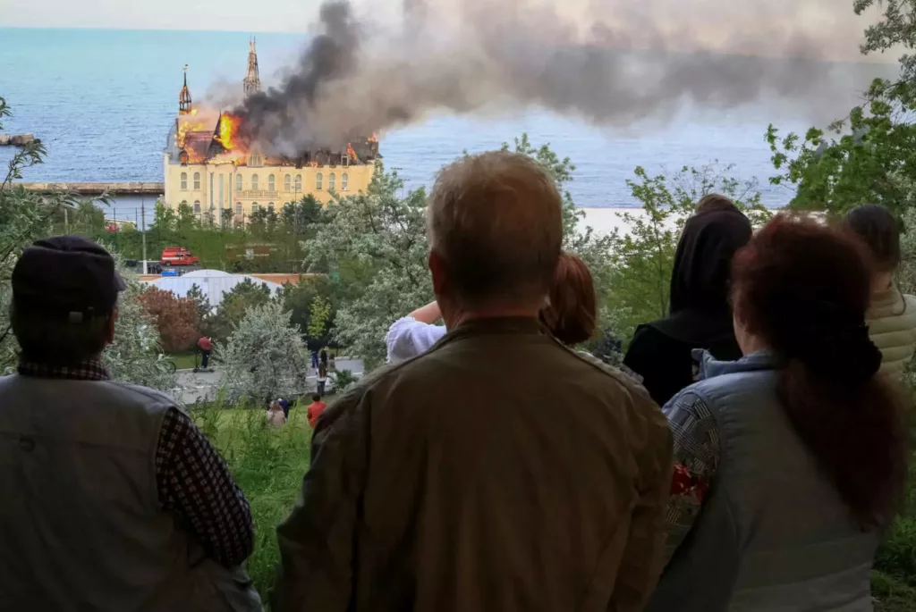 Οδησσός: Τεράστιες ζημιές στο «κάστρο του Χάρι Πότερ» μετά από ρωσική επίθεση ΒΙΝΤΕΟ
