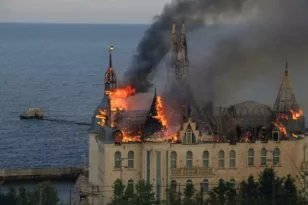 Οδησσός: Τεράστιες ζημιές στο «κάστρο του Χάρι Πότερ» μετά από ρωσική επίθεση ΒΙΝΤΕΟ