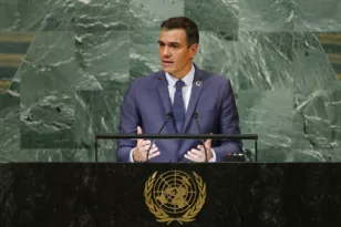 Ισπανία: Ο Σάντσεθ ανακοίνωσε ότι δεν παραιτείται από πρωθυπουργός