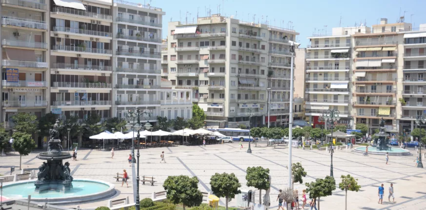 Πάτρα: Ο Δήμος βάζει πράσινο σε πλατείες και πεζοδρόμους - Τι δήλωσε ο Τ. Πετρόπουλος