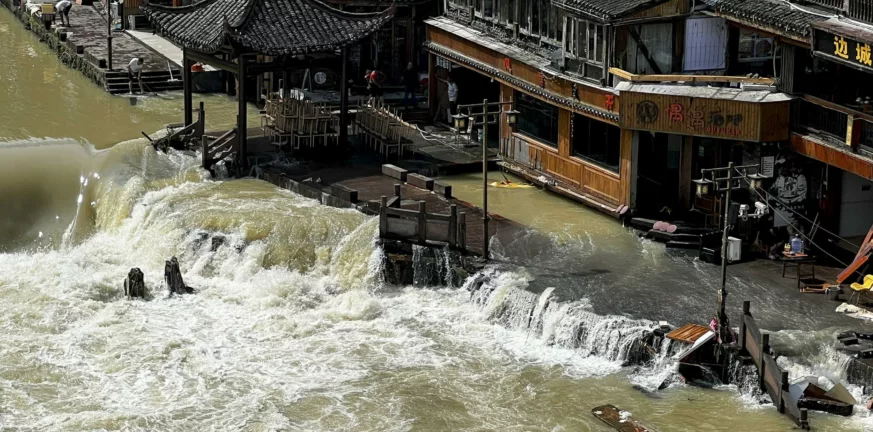 Κίνα: Τουλάχιστον 11 αγνοούμενοι από σφοδρές πλημμύρες - ΒΙΝΤΕΟ