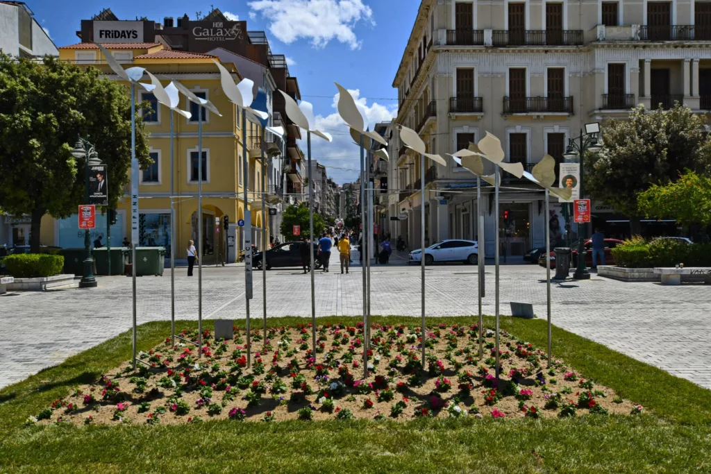 Πάτρα: Μπαίνει ο Μάης με στολισμένες κεντρικές πλατείες της πόλης ΦΩΤΟ